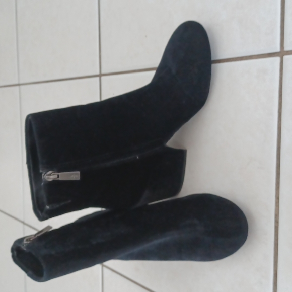 Kenneth Cole Velvet Booties Size 7 1/2 - Picture 3 of 11